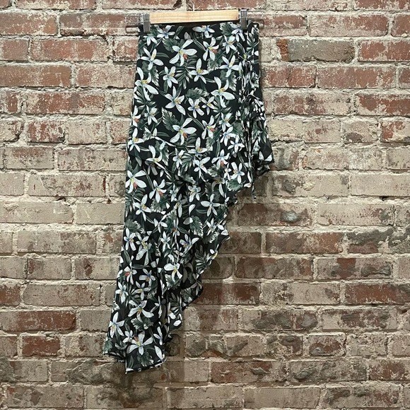 SPRING SALE! NWT SEEK The Label Asymmetrical Floral Skirt Size Small - Picture 2 of 9